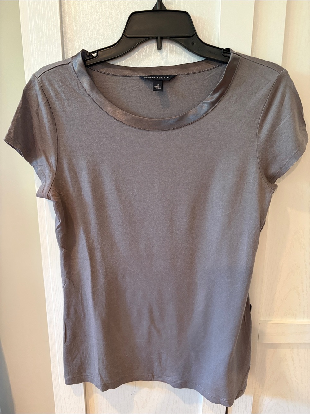 Banana Republic Gray Short-Sleeve Scoop Neck Top size M